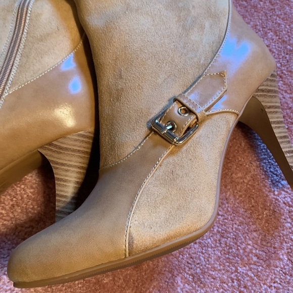 EUC Buckle Detail zip up boots - Picture 2 of 9